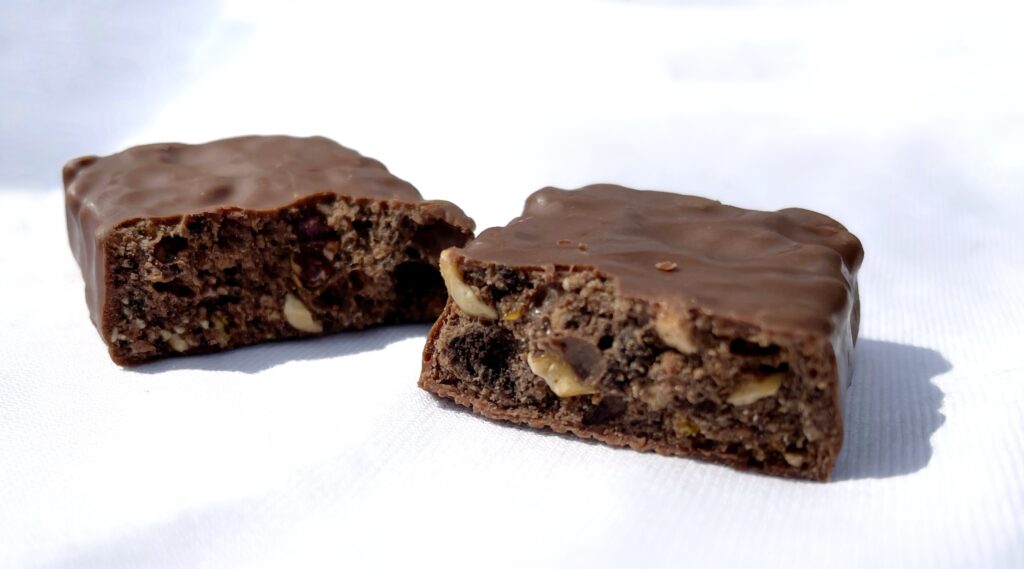 ブラックサンダー優雅なヘーゼルナッツはナッツ好きにおすすめ | The Chocolate Journal