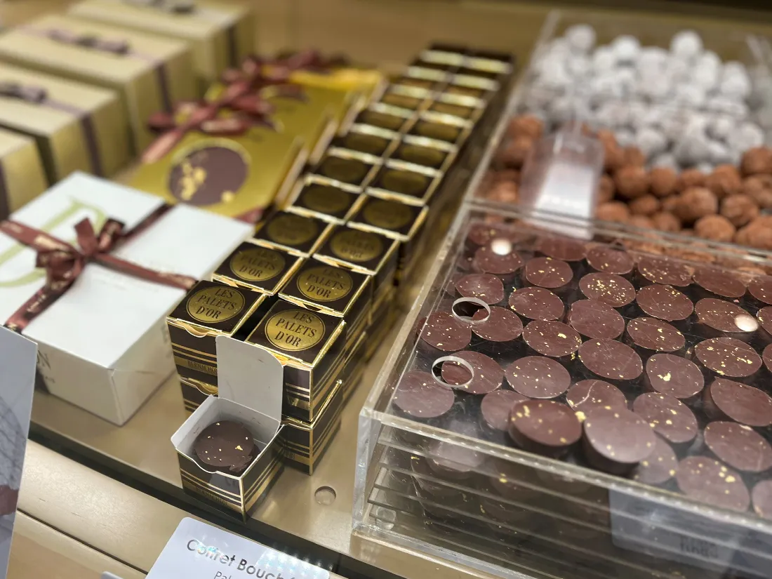 ベルナシオン パリへ パリ6区でお買い物